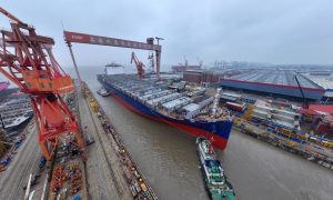 外高橋造船2號(hào)船塢迎來2024年首批次出塢船舶