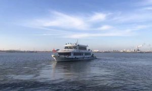 廣西中船北部灣設(shè)計鎮(zhèn)江水警001指揮艇順利交付
